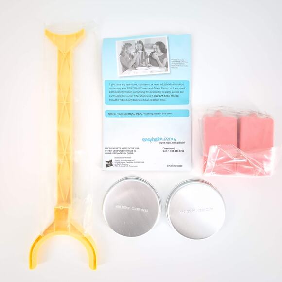 2003 Hasbro Teal and White Easy Bake Oven with Accessories FOR PARTS ONLY FLAWS - Picture 11 of 11